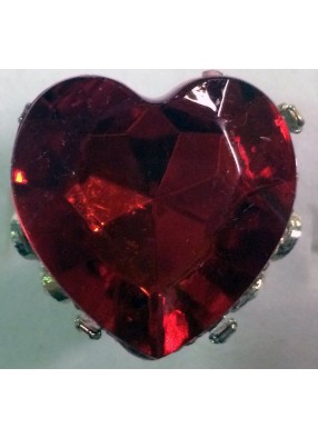 Кольцо в форме красного сердца