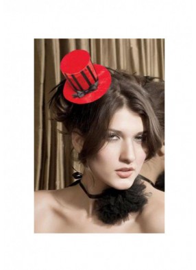 Шляпка красная в викторианском стиле