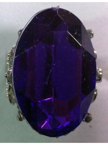 Овальное фиолетовое кольцо