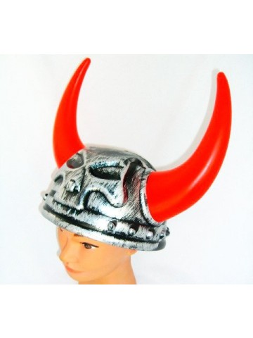 Шлем демона с красными светящимися рогами