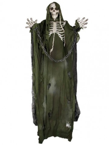 Висящий скелет с цепью в зеленом балахоне