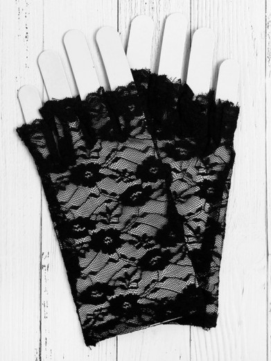 Черные кружевные перчатки без пальцев
