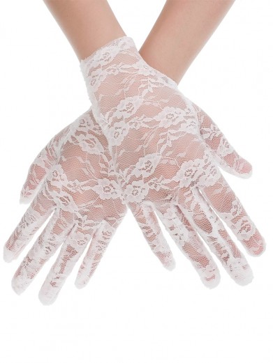 Короткие белые гипюровые перчатки