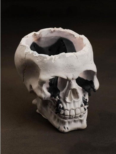 Свеча Плачущий череп в подсвечнике 14 х 11 см черная