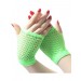 Короткие зеленые перчатки в сетку без пальцев
